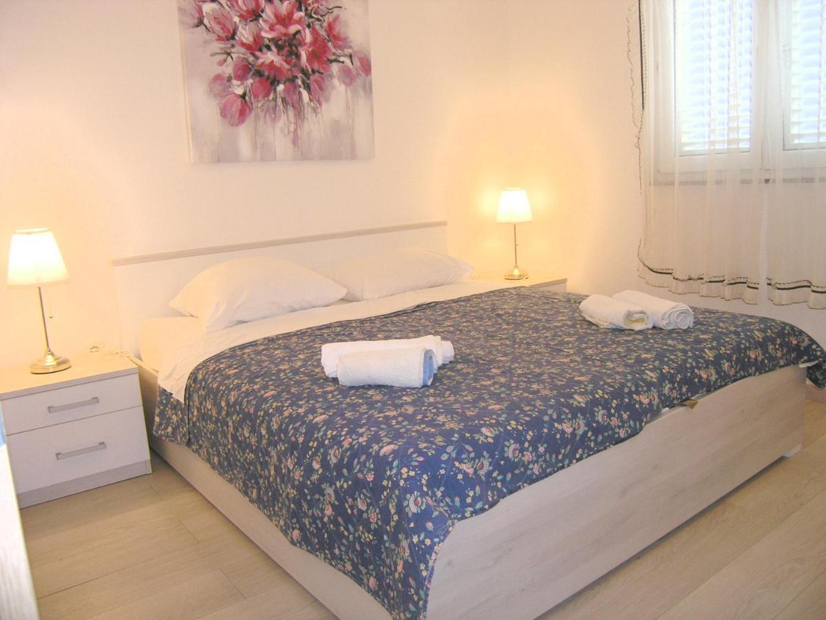 Apartments Sokolovic Krk Town Exterior foto